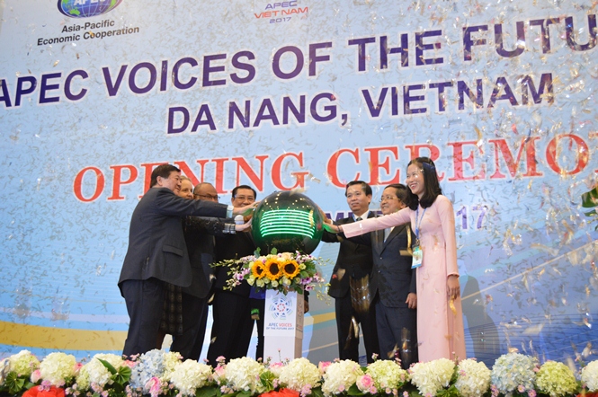 "Tạo động lực mới, cùng vun đắp tương lai"