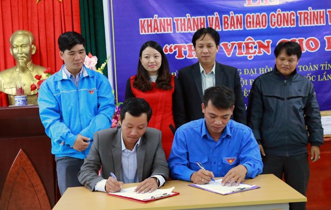 Khánh thành và bàn giao công trình thanh niên 'Thư viện cho em'