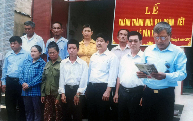 Ủy ban MTTQVN huyện Quảng Ninh: Bàn giao 5 nhà Đại đoàn kết cho hộ nghèo
