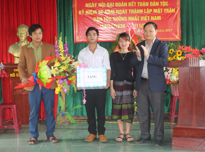 Lãnh đạo UBND tỉnh dự "Ngày hội Đại đoàn kết toàn dân tộc"