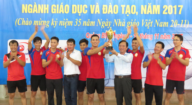 Giải bóng chuyền nam ngành Giáo dục-Đào tạo được tổ chức thành công