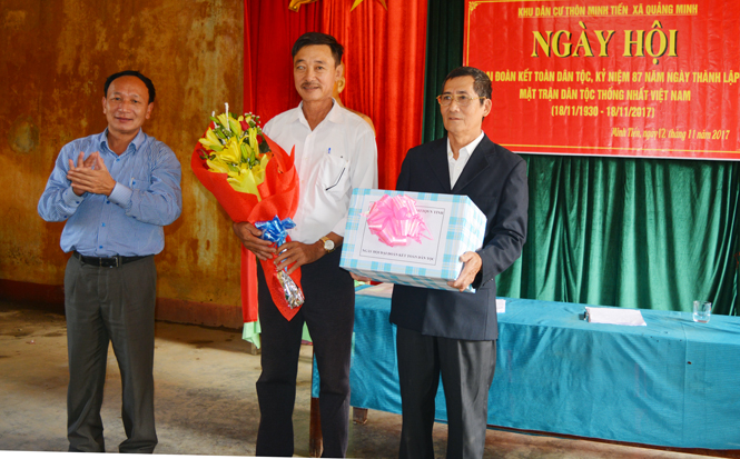 Các đồng chí lãnh đạo tỉnh dự "Ngày hội Đại đoàn kết toàn dân tộc"