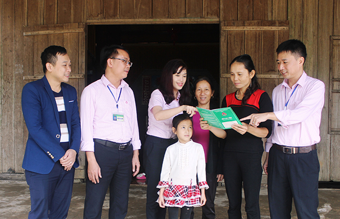 Công đoàn NHCSXH Chi nhánh Quảng Bình: Đẩy mạnh các phong trào thi đua
