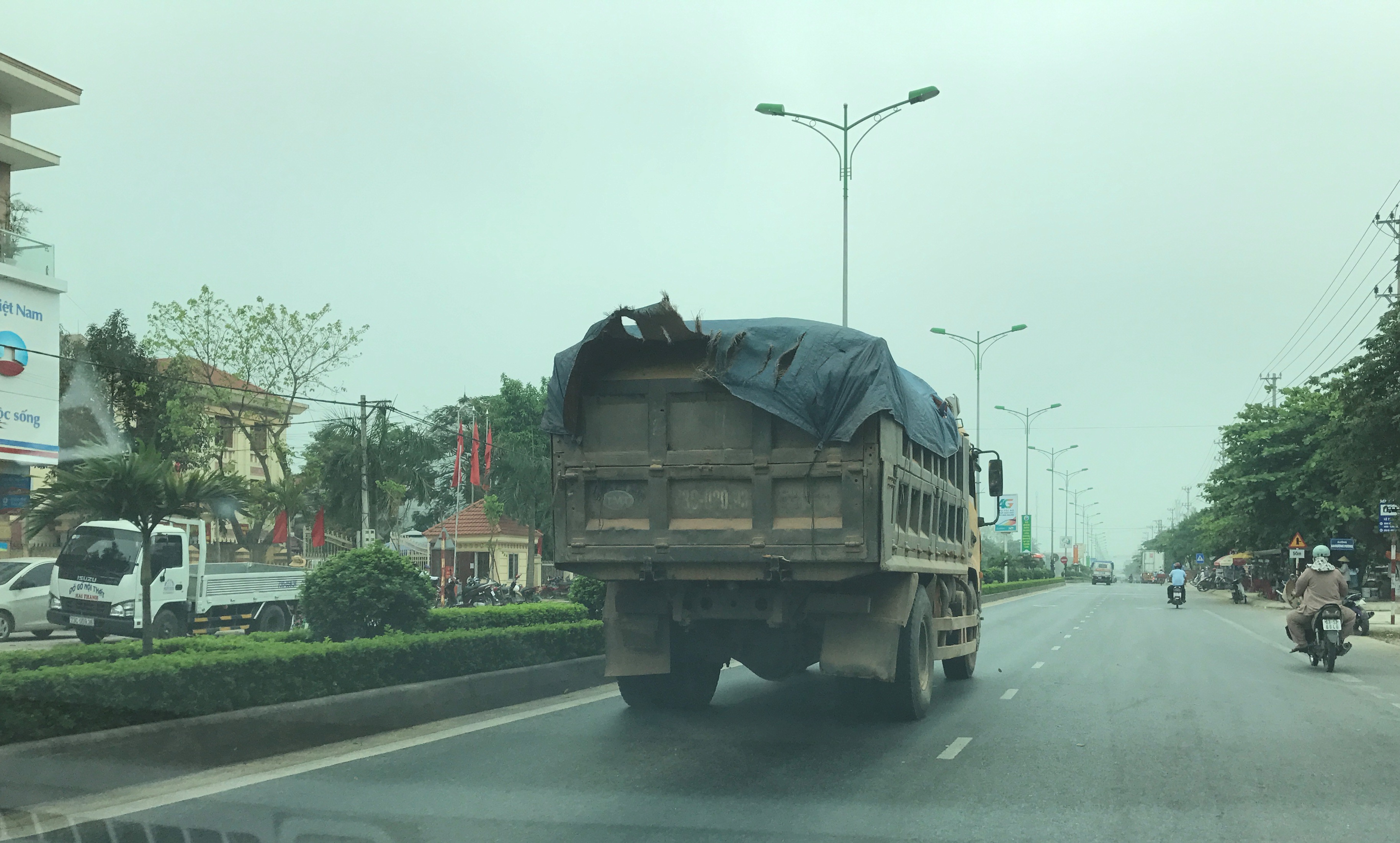 Cấm xe tải lưu thông trên một số tuyến đường tại thành phố Đồng Hới