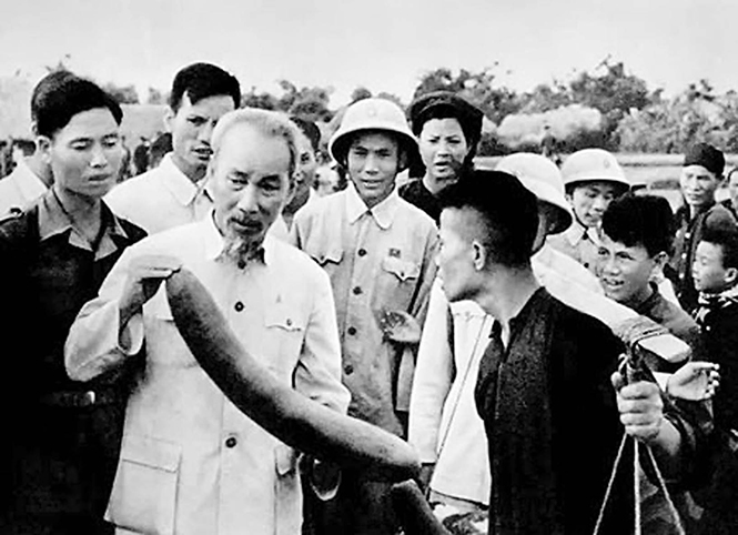 Phong cách quần chúng của Chủ tịch Hồ Chí Minh