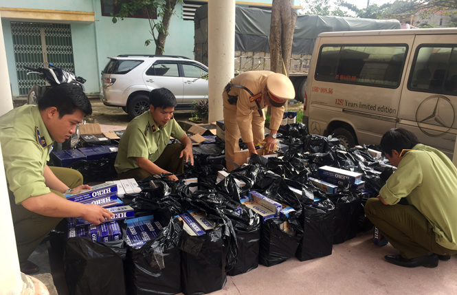 Bắt vụ vận chuyển rượu và thuốc lá không rõ nguồn gốc
