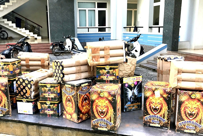 Cuối năm bàn chuyện pháo