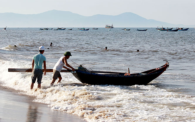 Thuyền câu xuất bến