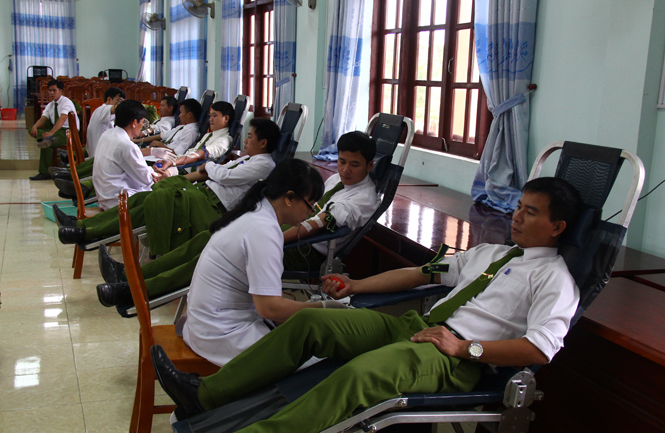 Cán bộ, chiến sỹ Trại giam Đồng Sơn hiến gần 300 đơn vị máu