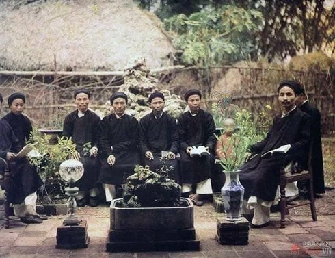 Áo dài nam truyền thống và chuyện tìm quốc phục cho đàn ông Việt