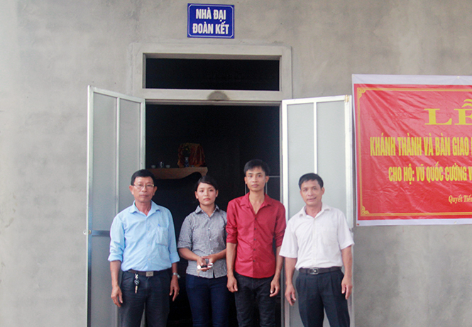 Bàn giao nhà Đại đoàn kết