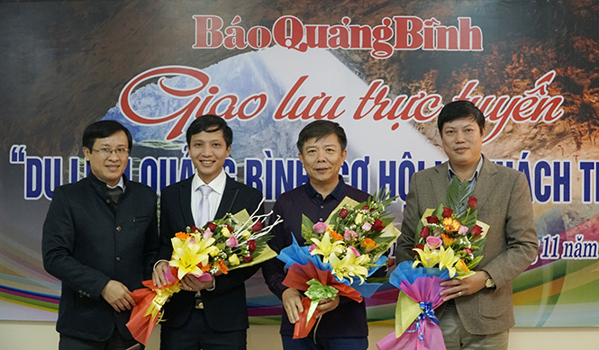 Giao lưu trực tuyến "Du lịch Quảng Bình: Cơ hội và thách thức"