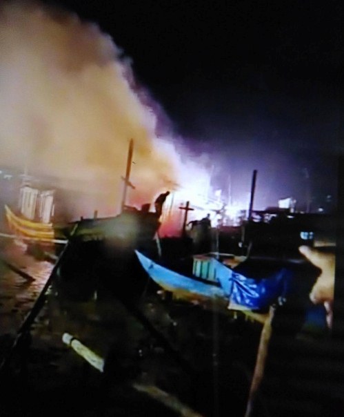 Quảng Trạch: 4 tàu cá bốc cháy trong đêm