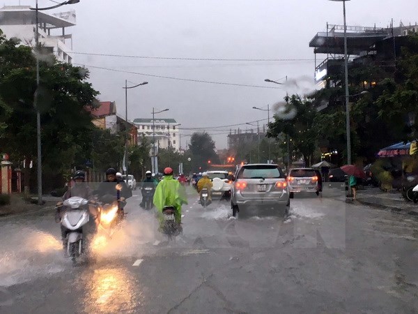 Không khí lạnh tăng cường gây mưa lớn diện rộng ở miền Trung