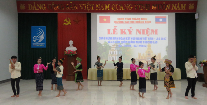 Chào mừng Năm Đoàn kết hữu nghị Việt - Lào 2017