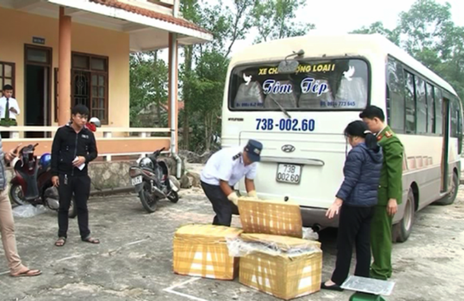 Phát hiện xe ô tô vận chuyển nội tạng thối