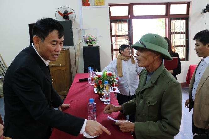 Đại biểu Quốc hội tiếp xúc cử tri sau kỳ họp thứ 4