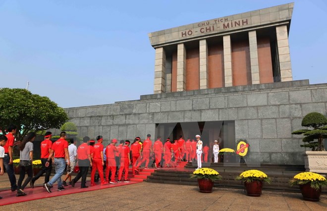 Lăng Chủ tịch Hồ Chí Minh đón khách đến viếng trở lại từ ngày 5-12