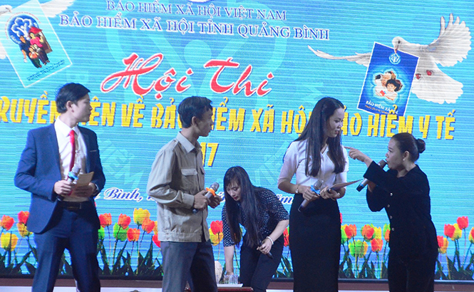 Sân khấu của những tuyên truyền viên