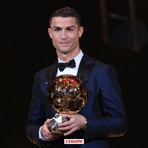 Ronaldo lần thứ 5 giành Quả bóng vàng