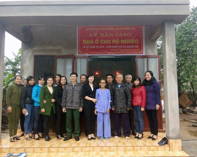 Bàn giao nhà mái ấm tình thương cho hộ nghèo ở xã Quang Phú