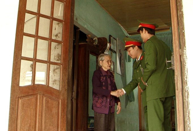 Nêu cao tinh thần "Vì nhân dân phục vụ"