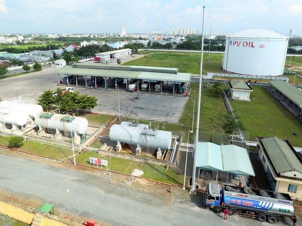 Petrolimex và PVOIL chính thức bán xăng E5 RON 92 trên toàn quốc