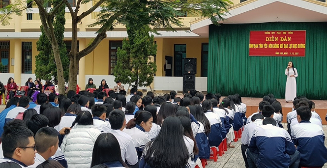 Diễn đàn 'Xây dựng tình bạn đẹp-nói không với bạo lực học đường'