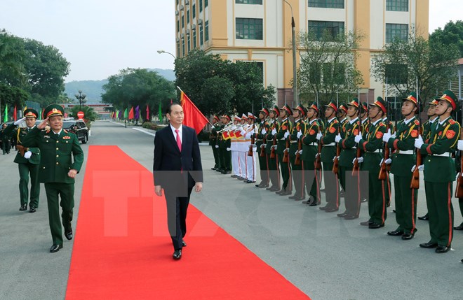 Chủ tịch nước thăm và làm việc với lực lượng vũ trang Quân khu 1