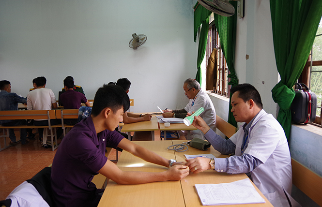 Náo nức khí thế tòng quân