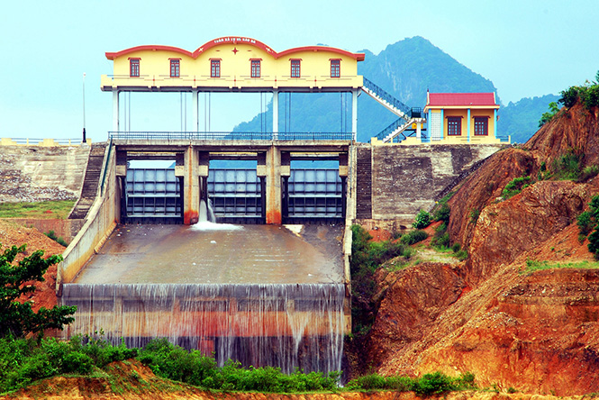 Cửa đập hồ Rào Đá