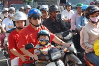 Báo nước ngoài viết về bài học đội mũ bảo hiểm tại Việt Nam