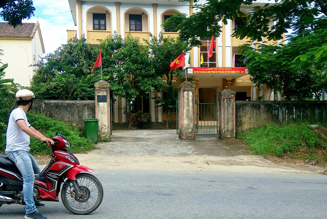 Cho thôi việc giám đốc "mất tích" 5 tháng