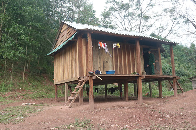 Hỗ trợ sửa chữa, xây dựng nhà tình nghĩa và tặng quà trị giá 525 triệu đồng