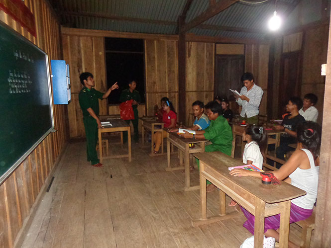 Chương trình "Nâng bước em đến trường" hỗ trợ cho 78 học sinh