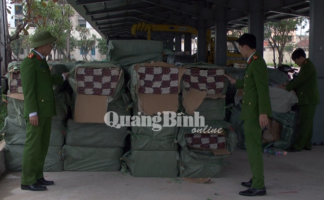 Bắt vụ vận chuyển hơn 1,3 tấn pháo hoa trái phép