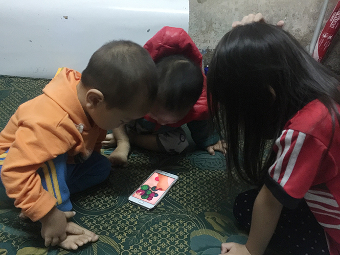 Khi trẻ nghiện công nghệ số