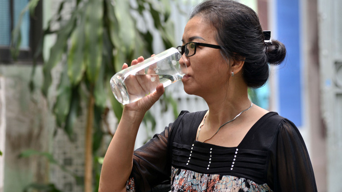 Uống nhiều nước có thể thải độc?