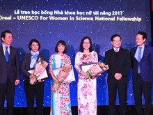 Năm nhà khoa học nữ nhận giải thưởng L'oreal-UNESCO 2017