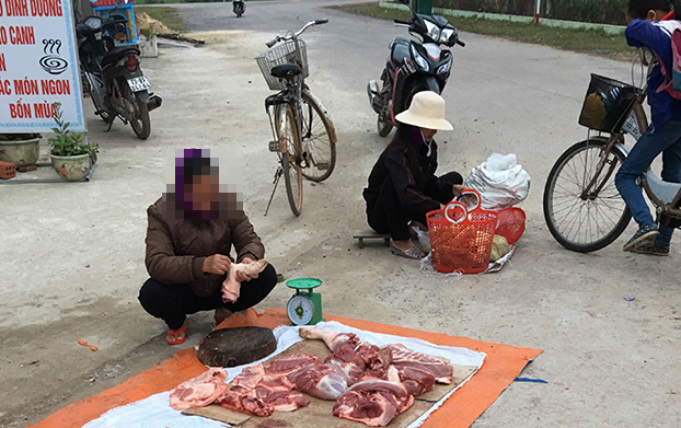 Nhức nhối "thịt lợn vỉa hè"