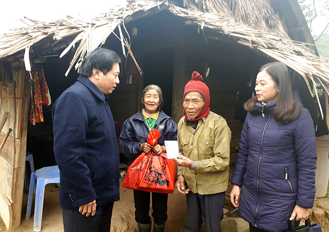 Mang xuân ấm cho người nghèo