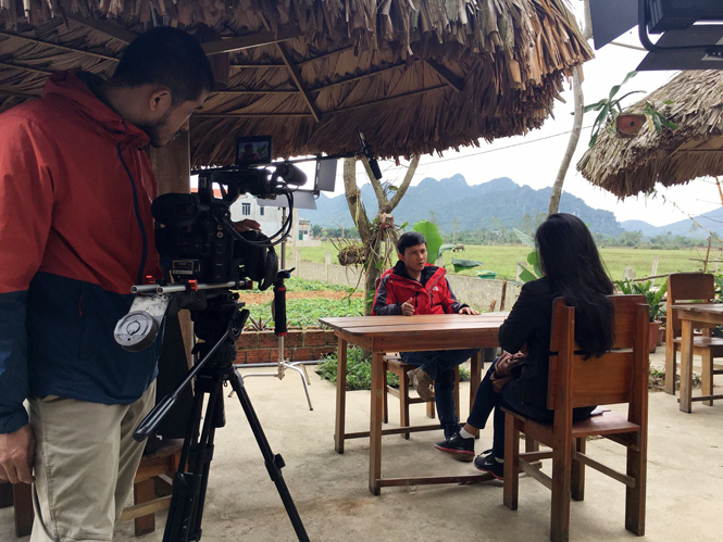 Hãng truyền hình Channel News Asia quay phim phóng sự tại VQG Phong Nha-Kẻ Bàng