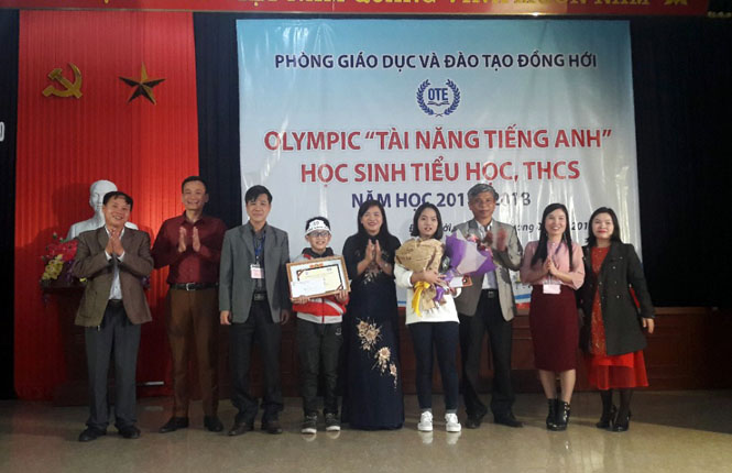 2 thí sinh giành giải nhất tại hội thi Olympic 'Tài năng tiếng Anh' TP. Đồng Hới