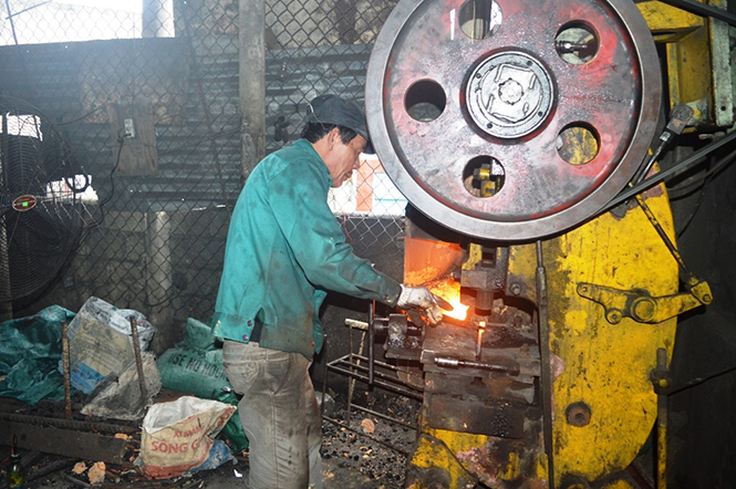 Giữ ấm ngọn lửa đúc rèn