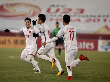 Cận cảnh tuyệt phẩm của Nguyễn Quang Hải vào lưới U23 Qatar