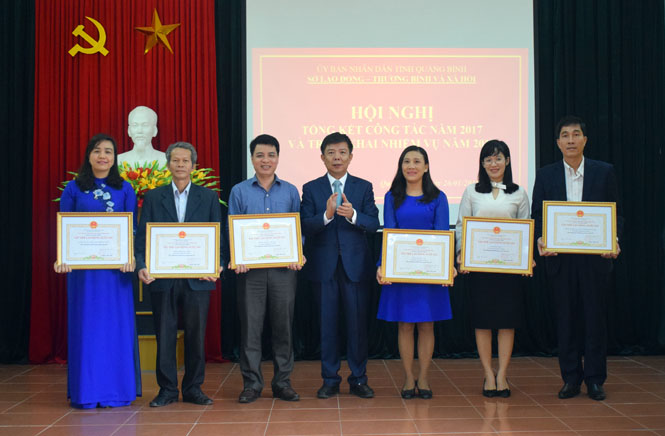 Quan tâm chăm lo đời sống nhân dân trong dịp Tết nguyên đán Mậu Tuất năm 2018