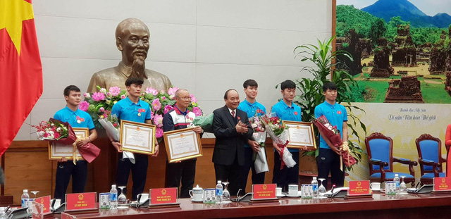 Thủ tướng trao huân chương cho thầy trò U23 Việt Nam