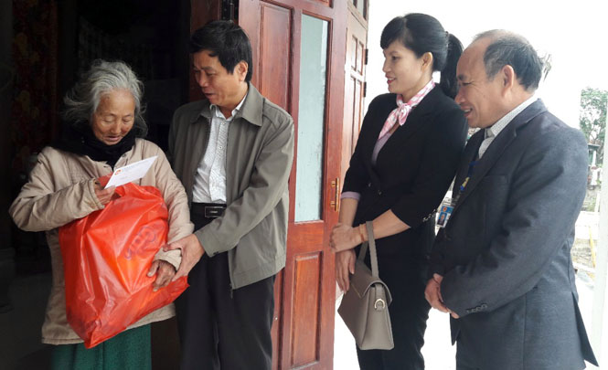 TP. Đồng Hới: Thăm và tặng quà các gia đình chính sách và hộ nghèo nhân dịp Tết
