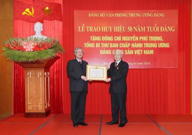 Tổng Bí thư: Cố gắng học và làm theo Bác, xứng đáng là Đảng viên