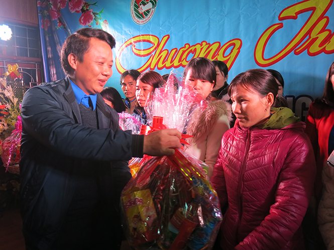 'Tết ấm cùng thanh niên công nhân'